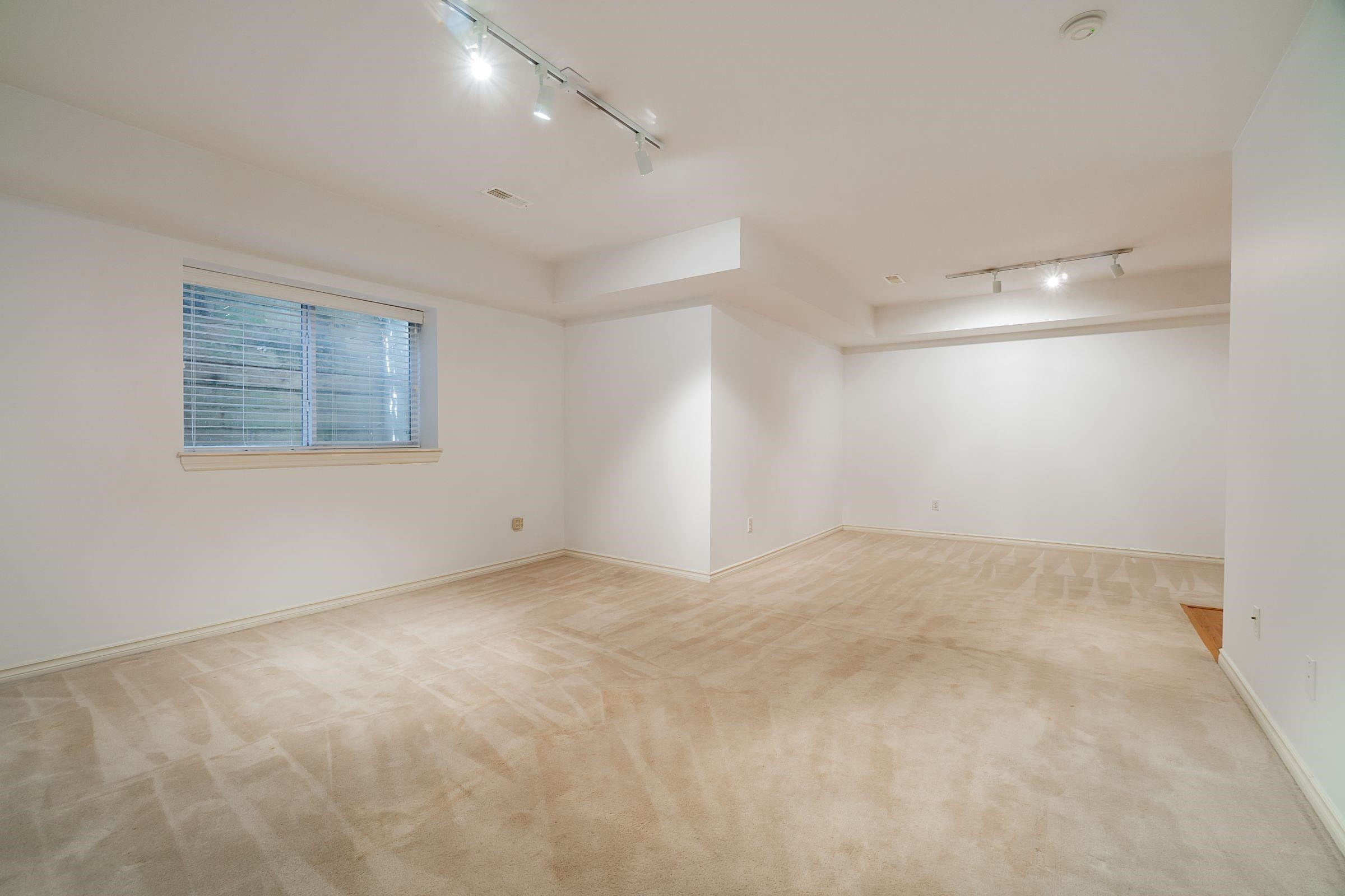 20-15037 58Th Avenue, Surrey, BC