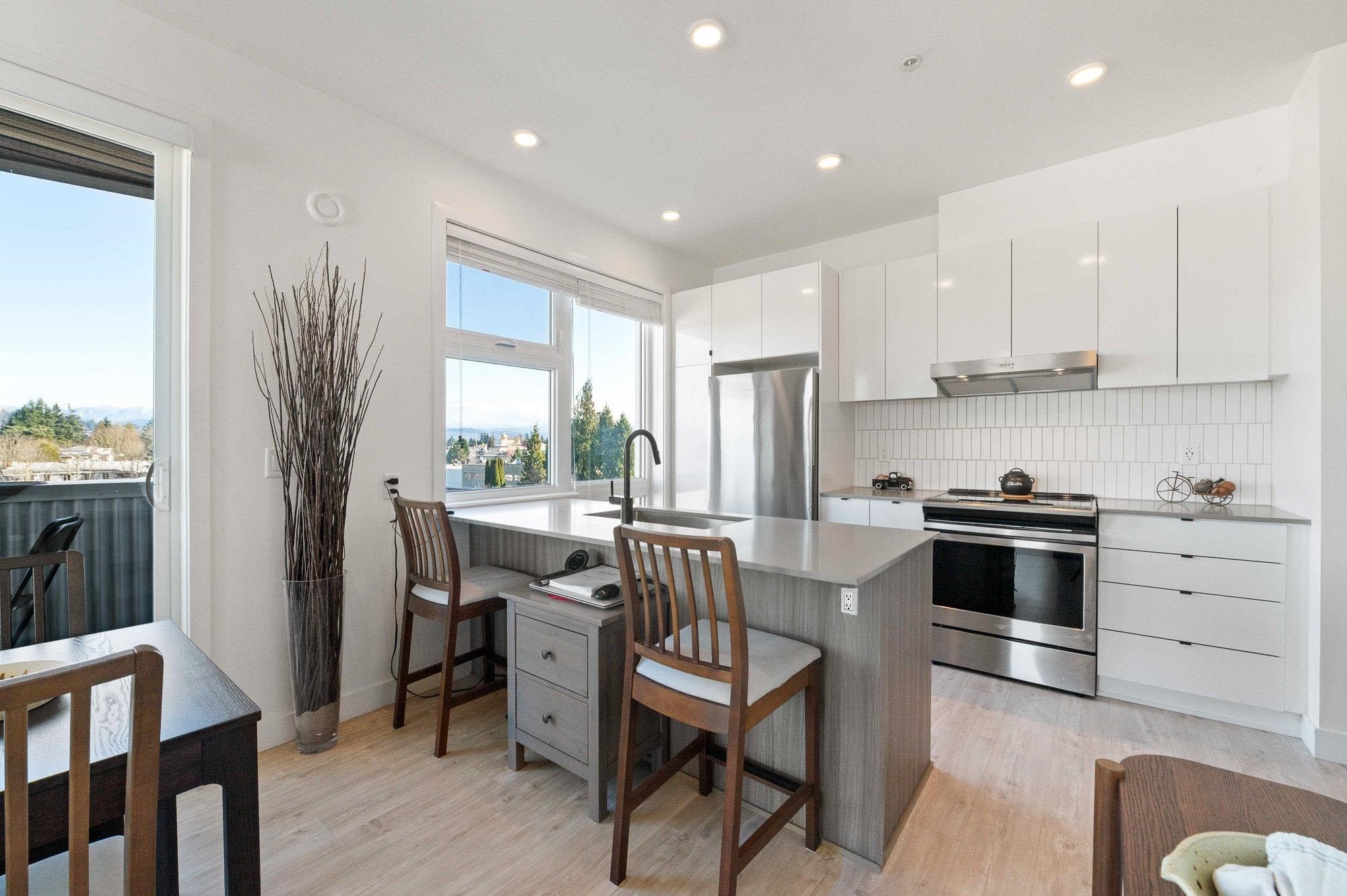 601-32838 Landeau Place, Abbotsford, BC