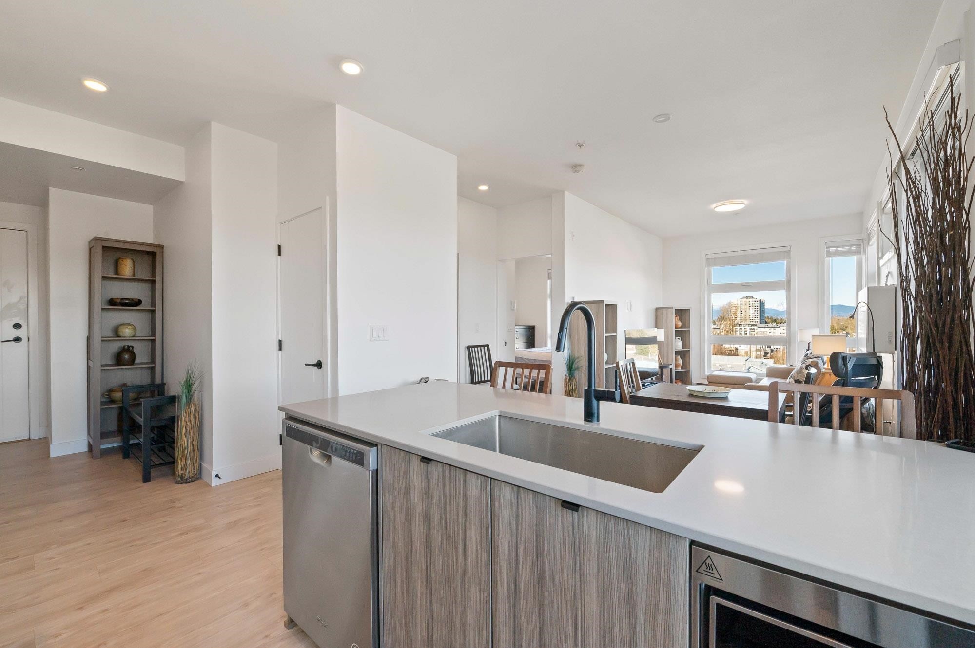 601-32838 Landeau Place, Abbotsford, BC