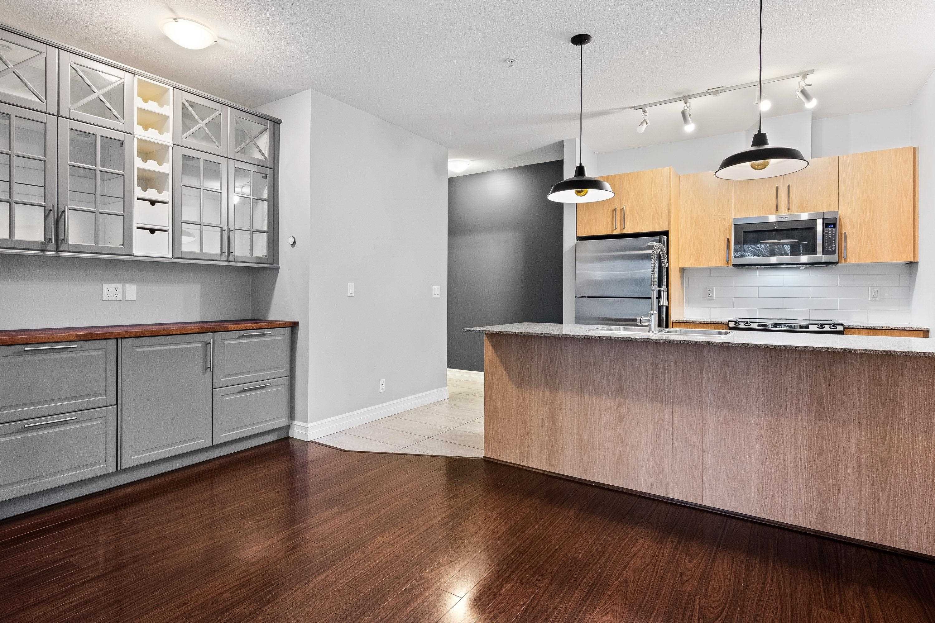 215-2943 Nelson Place, Abbotsford, BC