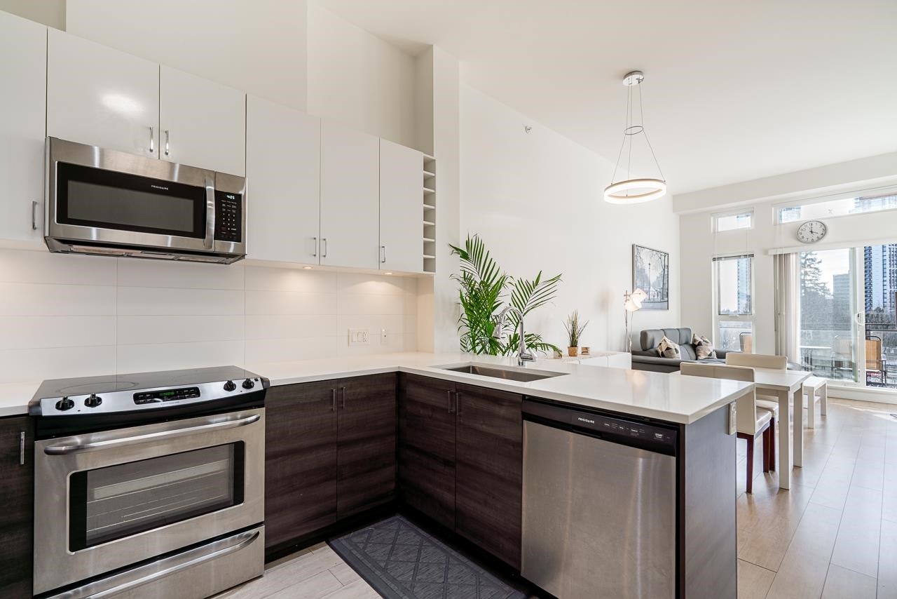 401-13919 Fraser Highway, Surrey, BC