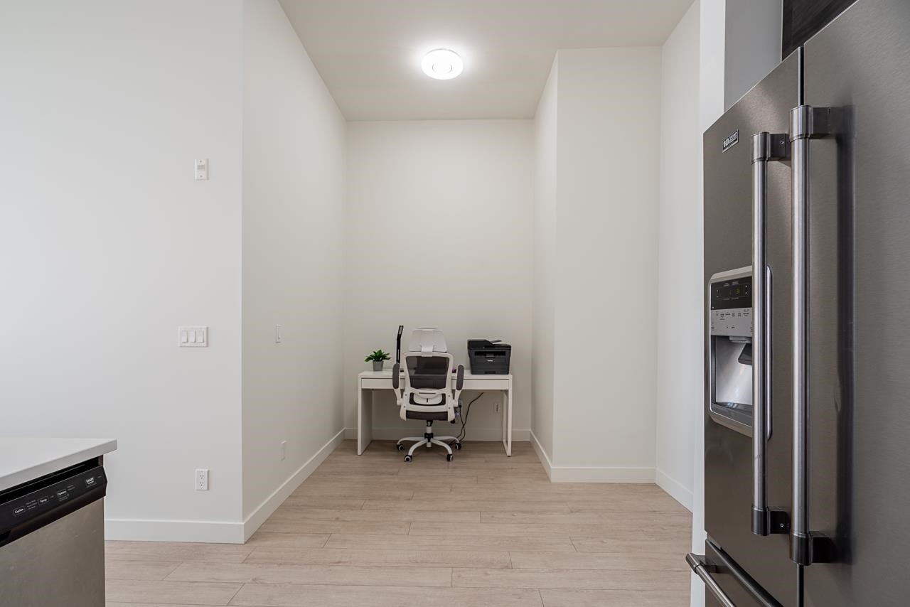 401-13919 Fraser Highway, Surrey, BC