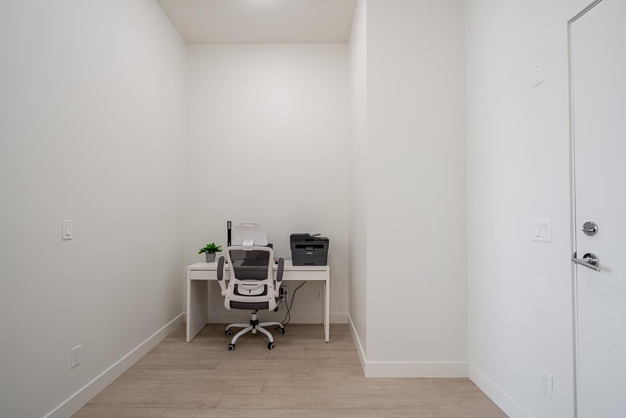 401-13919 Fraser Highway, Surrey, BC