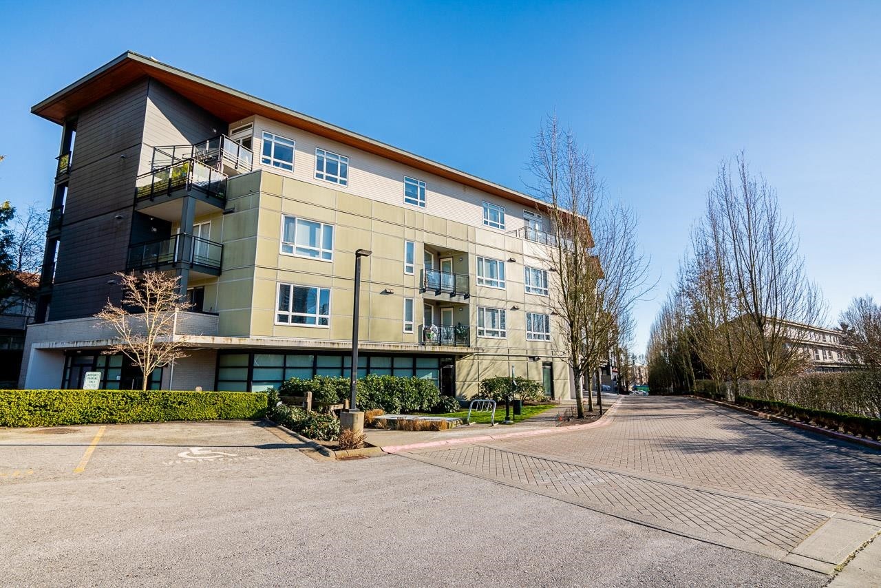 401-13919 Fraser Highway, Surrey, BC