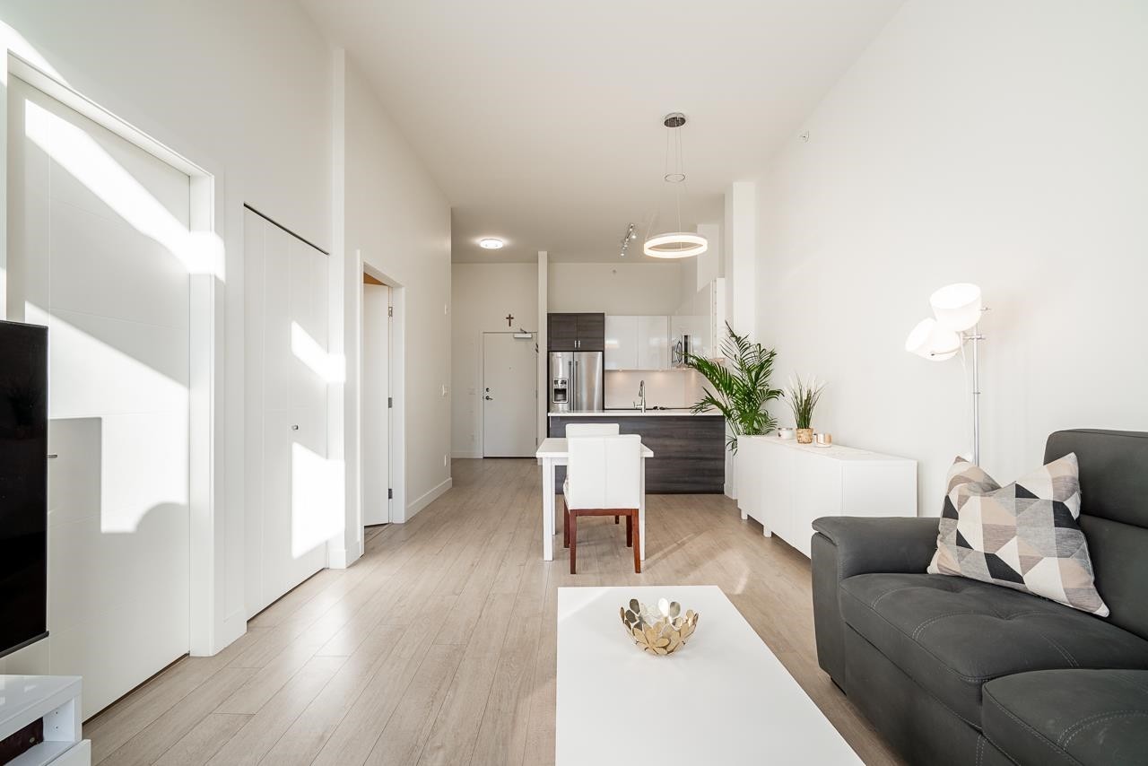 401-13919 Fraser Highway, Surrey, BC