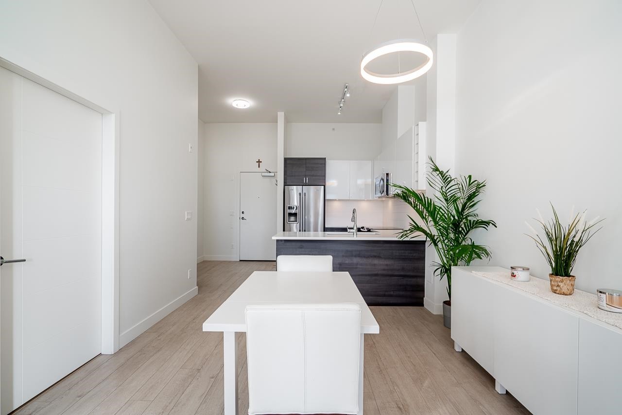 401-13919 Fraser Highway, Surrey, BC