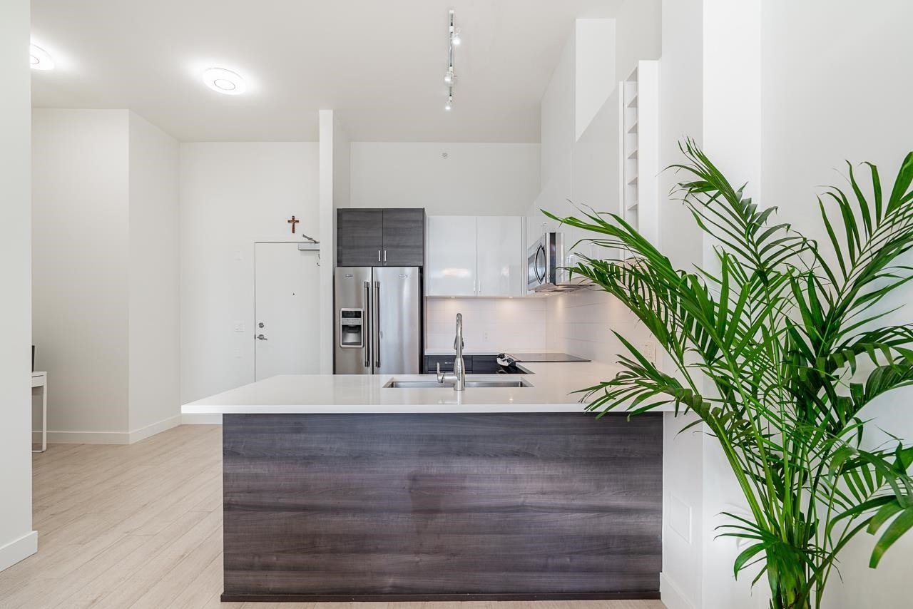 401-13919 Fraser Highway, Surrey, BC