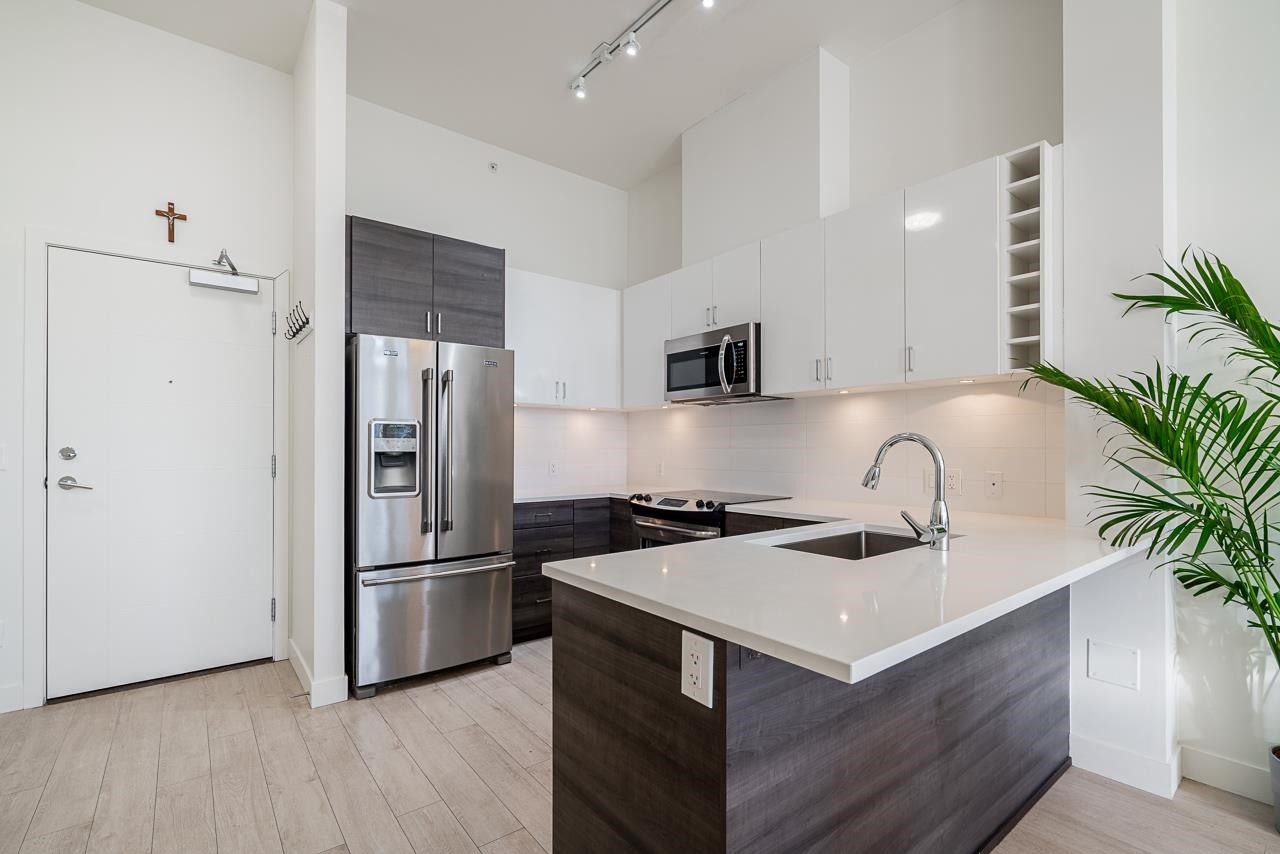 401-13919 Fraser Highway, Surrey, BC