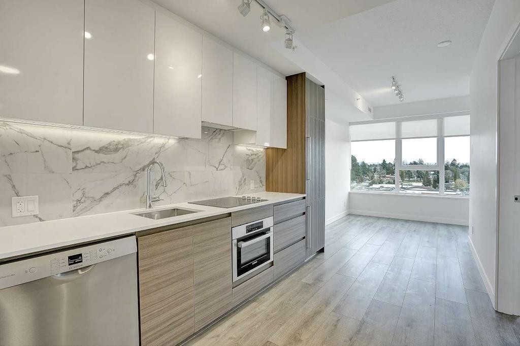 1202-10626 City Parkway, Surrey, BC
