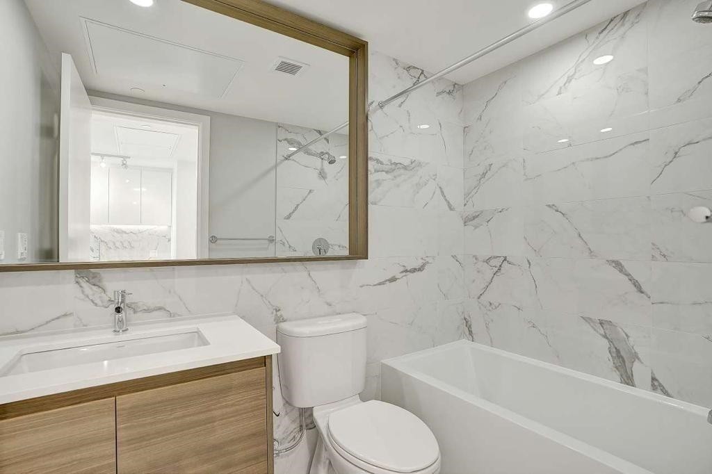 1202-10626 City Parkway, Surrey, BC