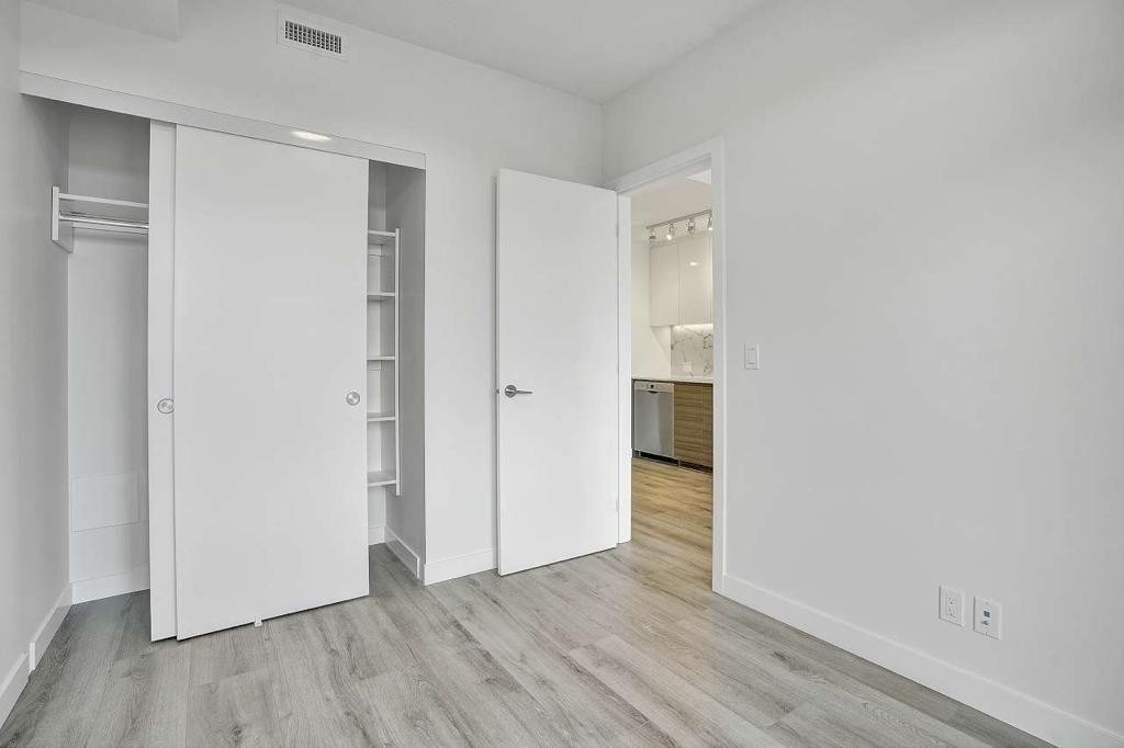 1202-10626 City Parkway, Surrey, BC