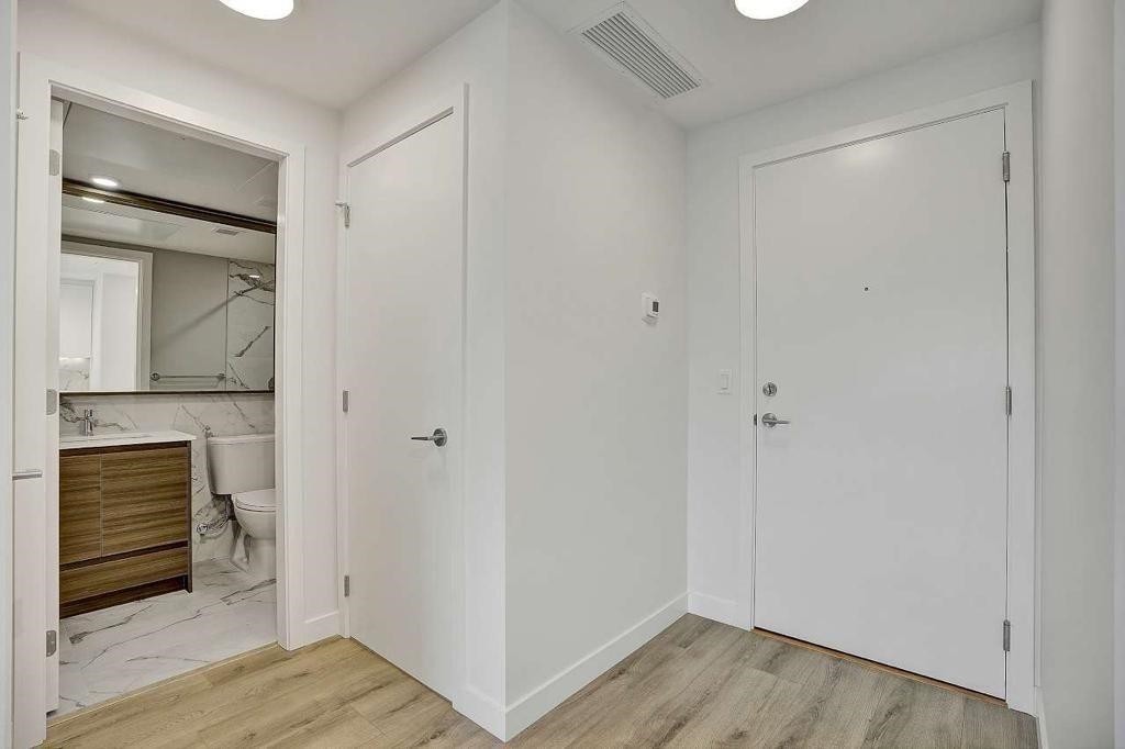 1202-10626 City Parkway, Surrey, BC