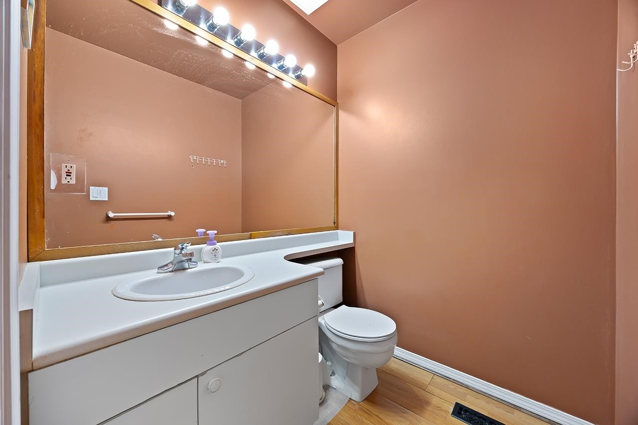 204-16233 82 Avenue, Surrey, BC