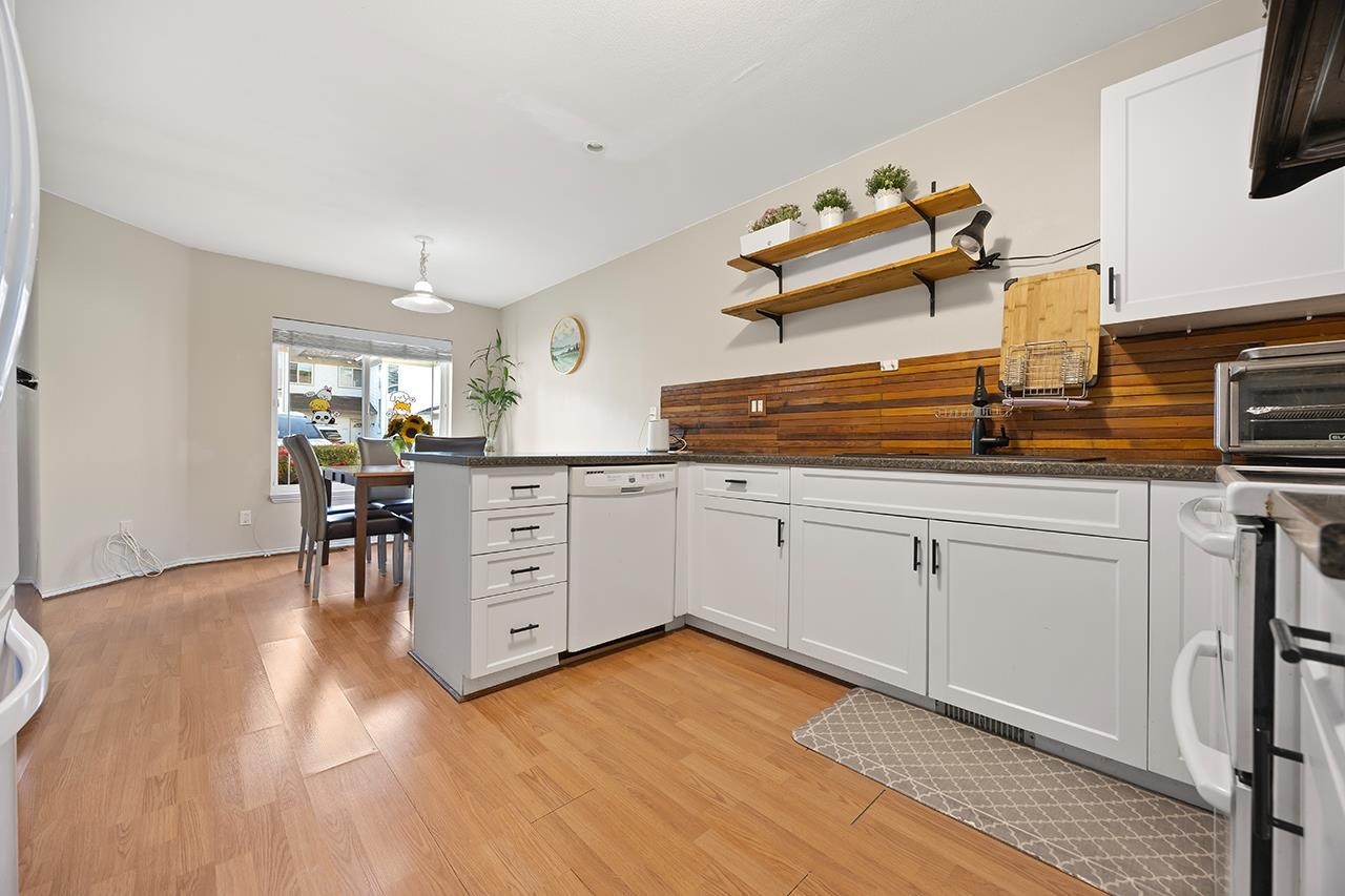204-16233 82 Avenue, Surrey, BC