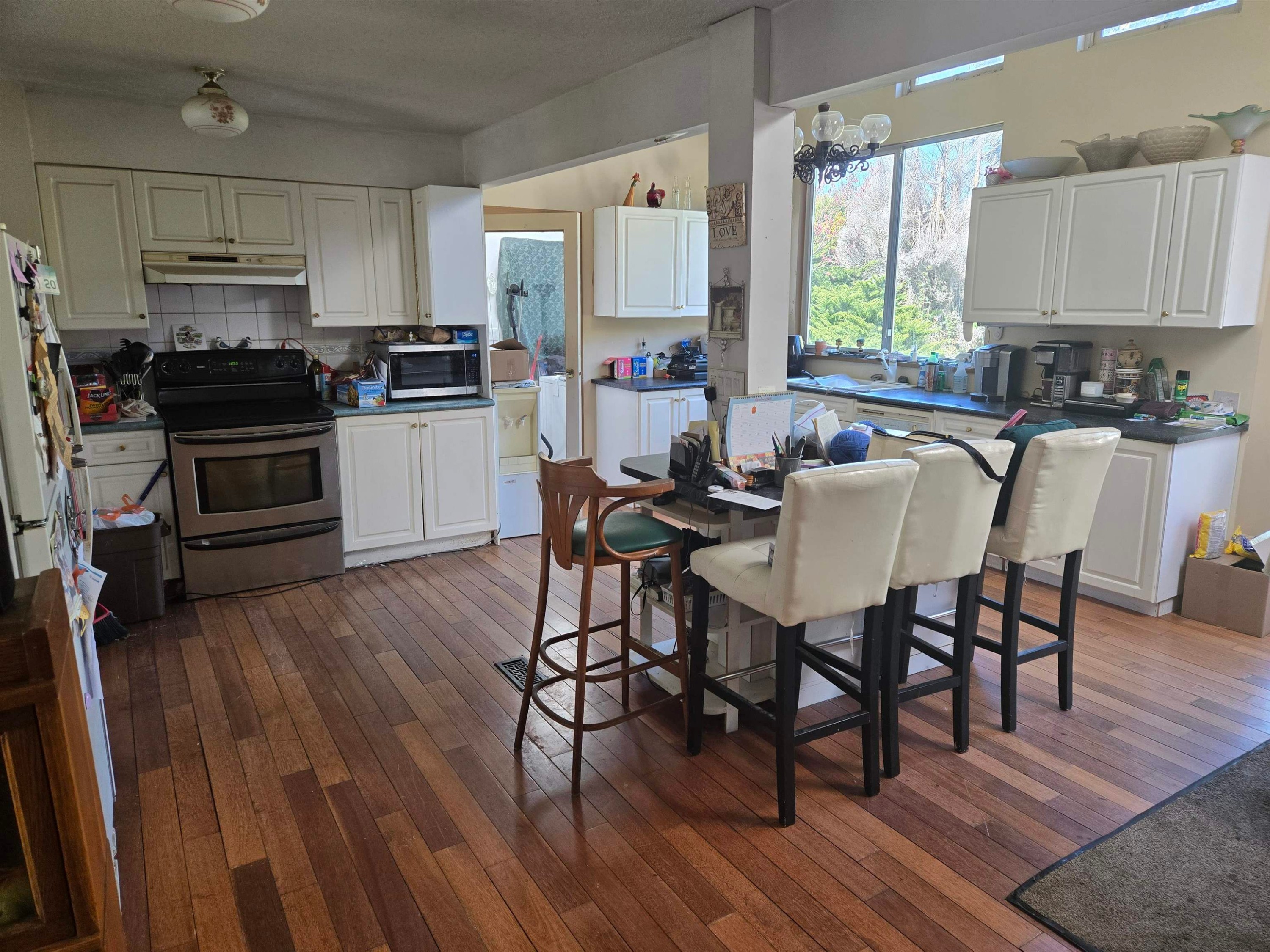 13181 15 Avenue, Surrey, BC