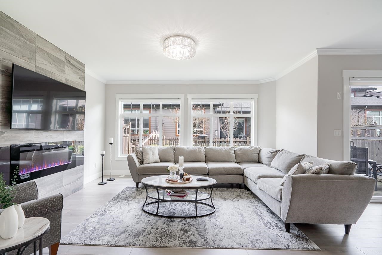 12-17033 Fraser Highway, Surrey, BC