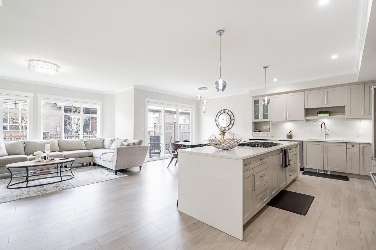 12-17033 Fraser Highway, Surrey, BC