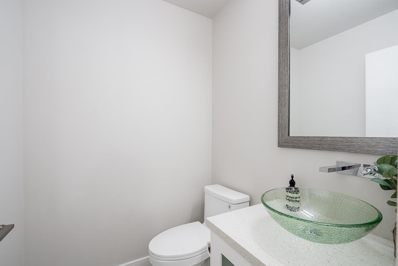 12-17033 Fraser Highway, Surrey, BC