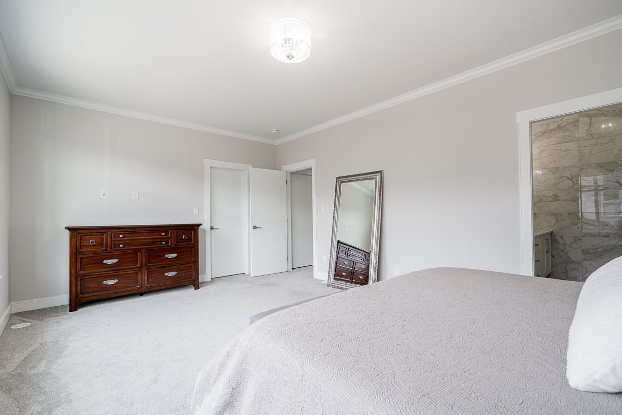12-17033 Fraser Highway, Surrey, BC