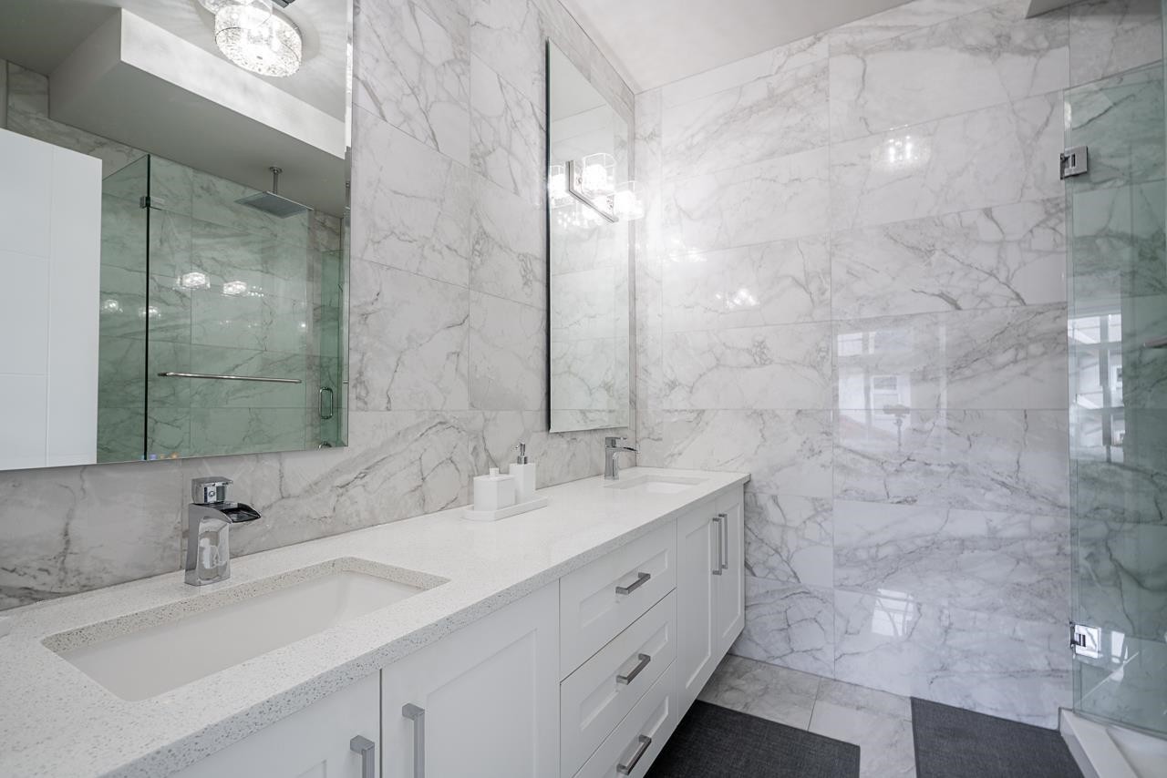 12-17033 Fraser Highway, Surrey, BC