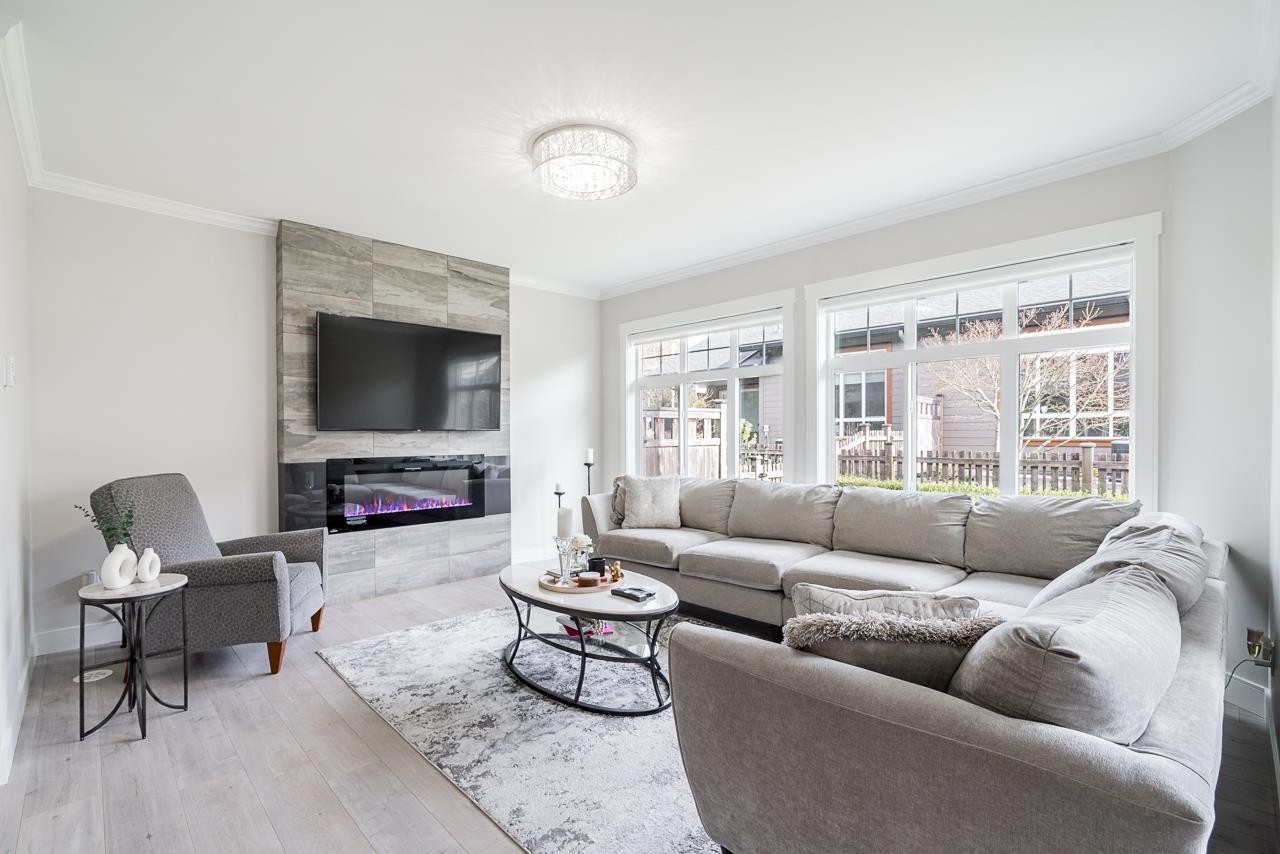12-17033 Fraser Highway, Surrey, BC