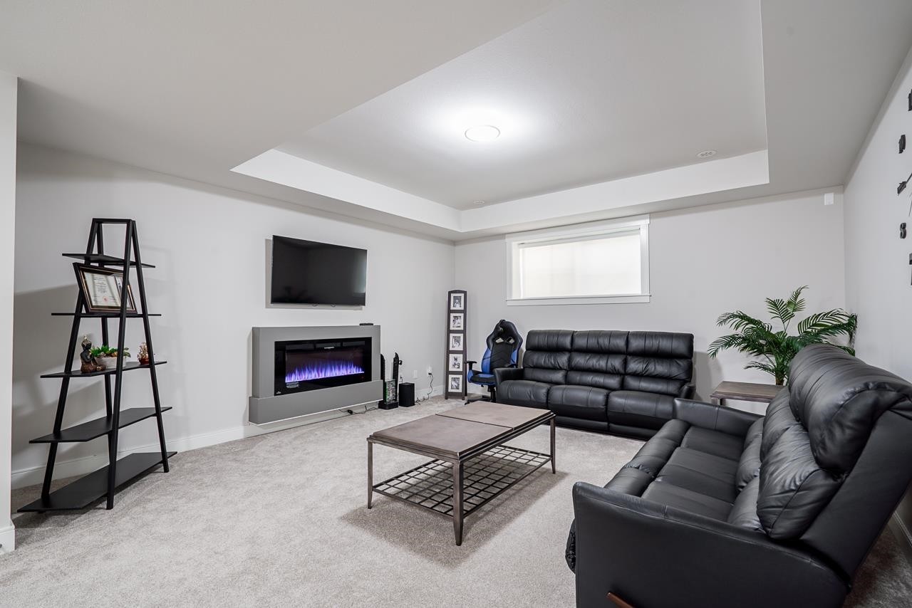 12-17033 Fraser Highway, Surrey, BC