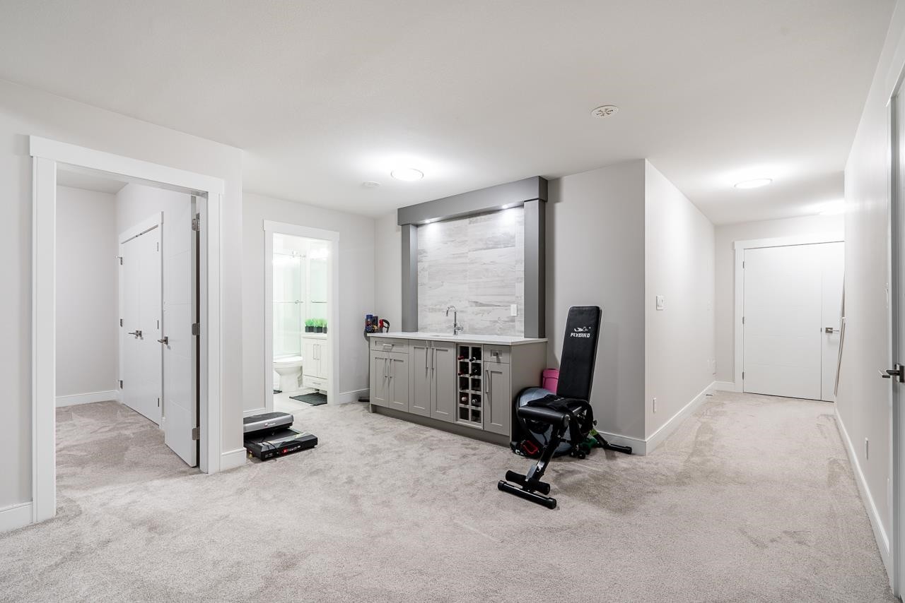12-17033 Fraser Highway, Surrey, BC