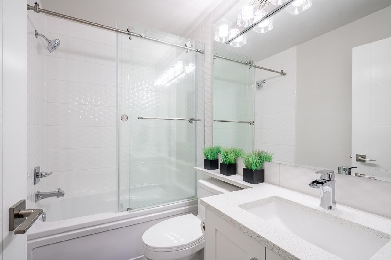 12-17033 Fraser Highway, Surrey, BC