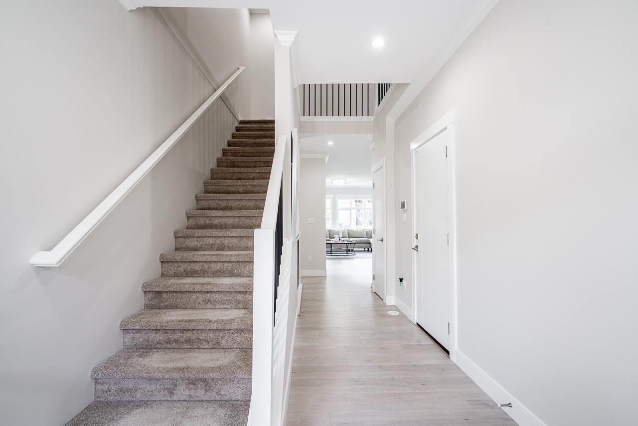 12-17033 Fraser Highway, Surrey, BC