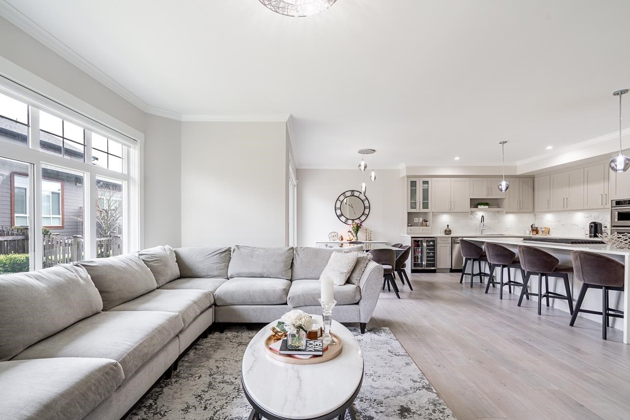 12-17033 Fraser Highway, Surrey, BC