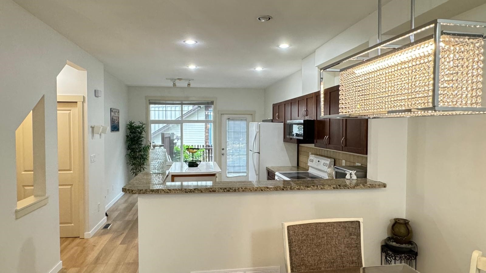 15-16588 Fraser Highway, Surrey, BC