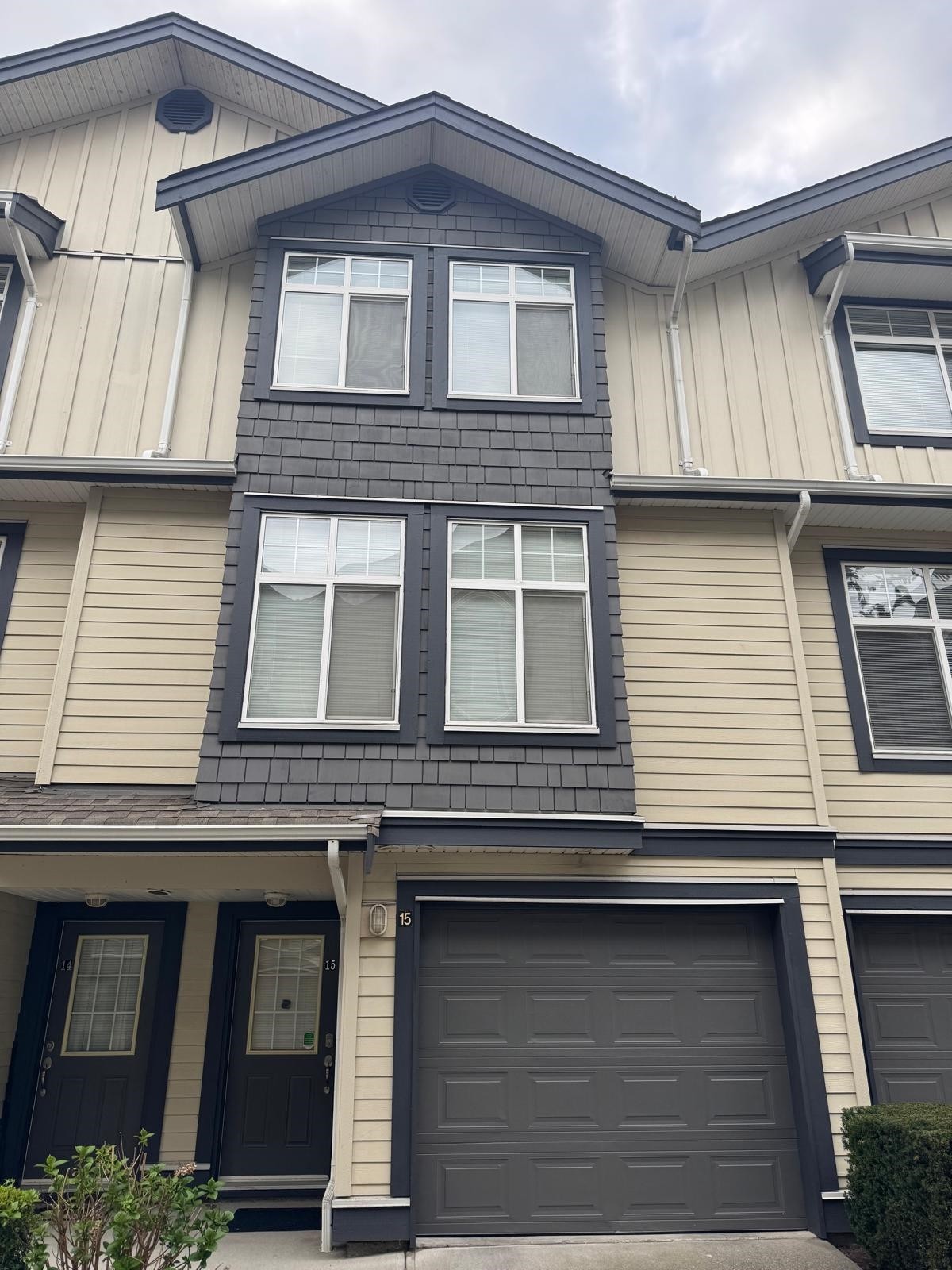 15-16588 Fraser Highway, Surrey, BC