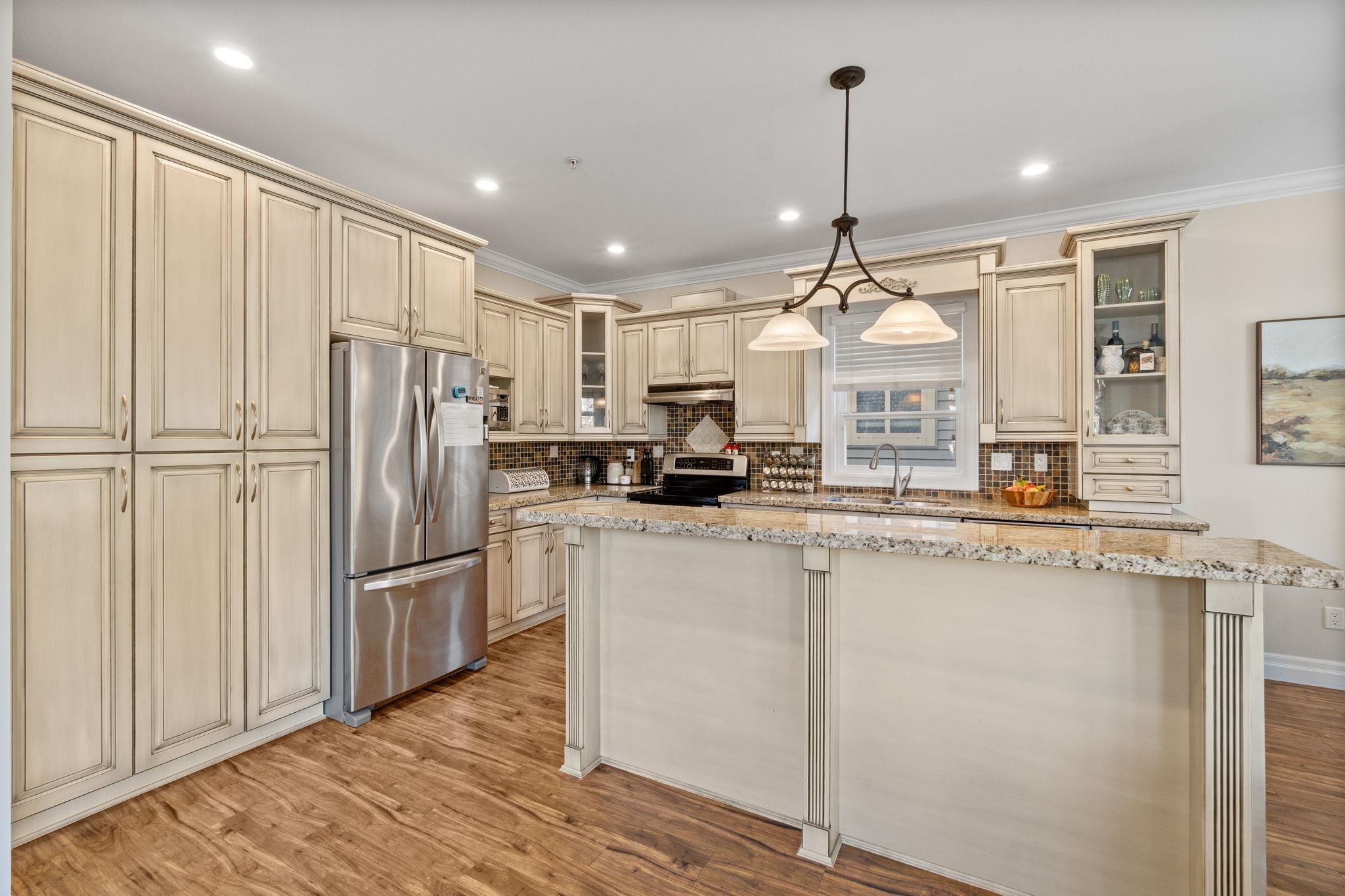 15595 Thrift Avenue, White Rock, BC