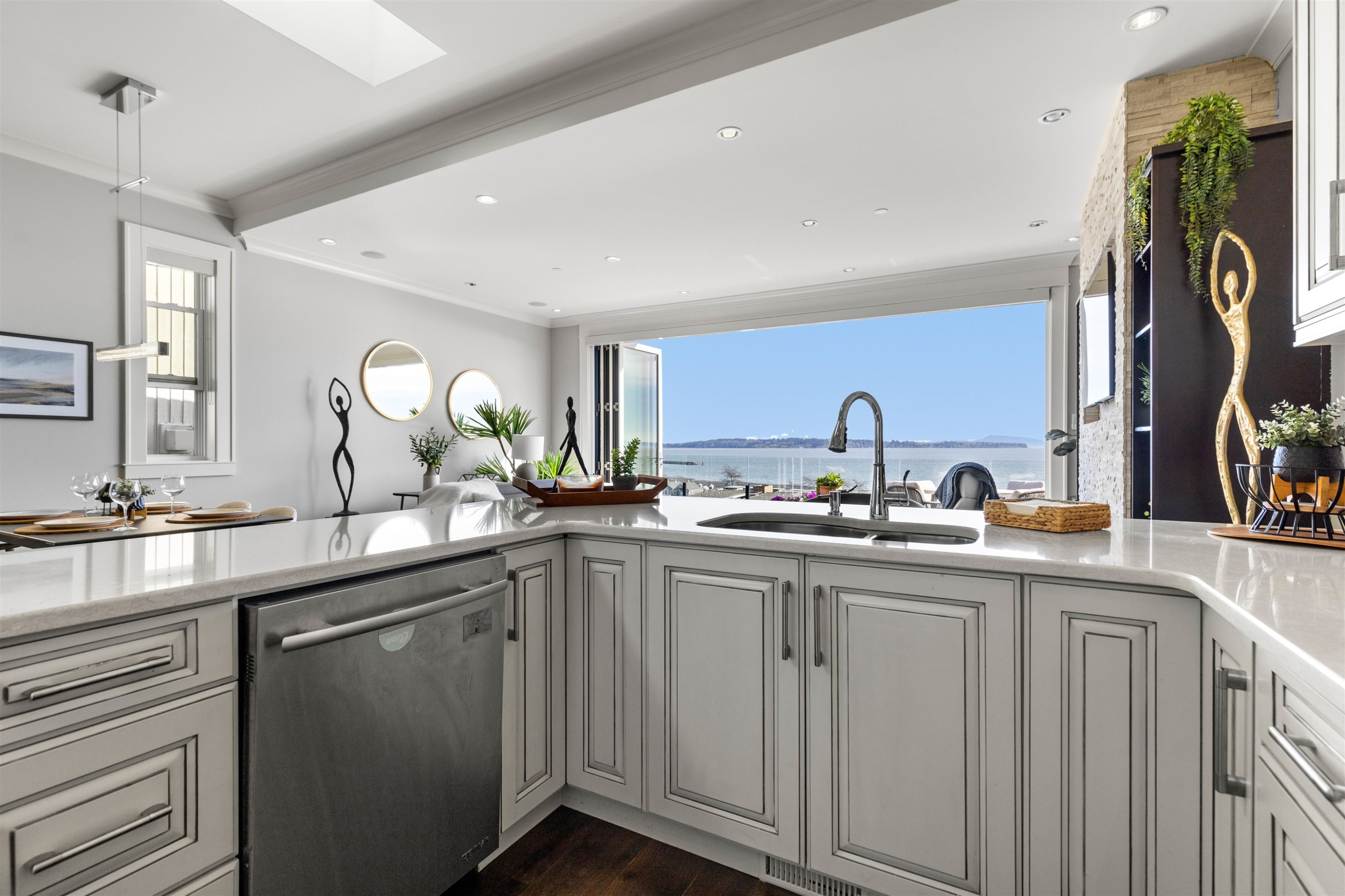 14786 Mcdonald Avenue, White Rock, BC