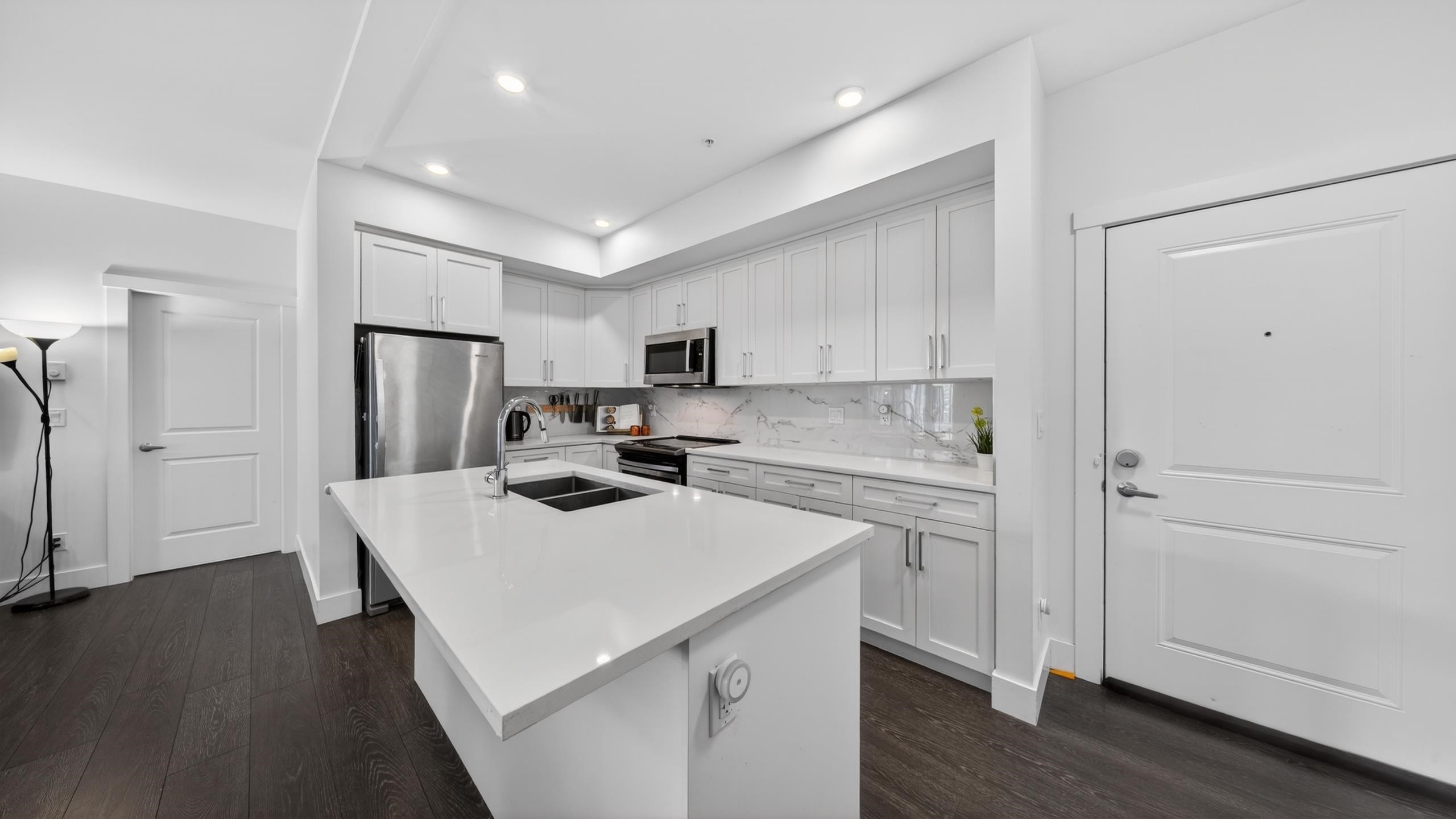 201-9983 E Barnston Drive Street, Surrey, BC