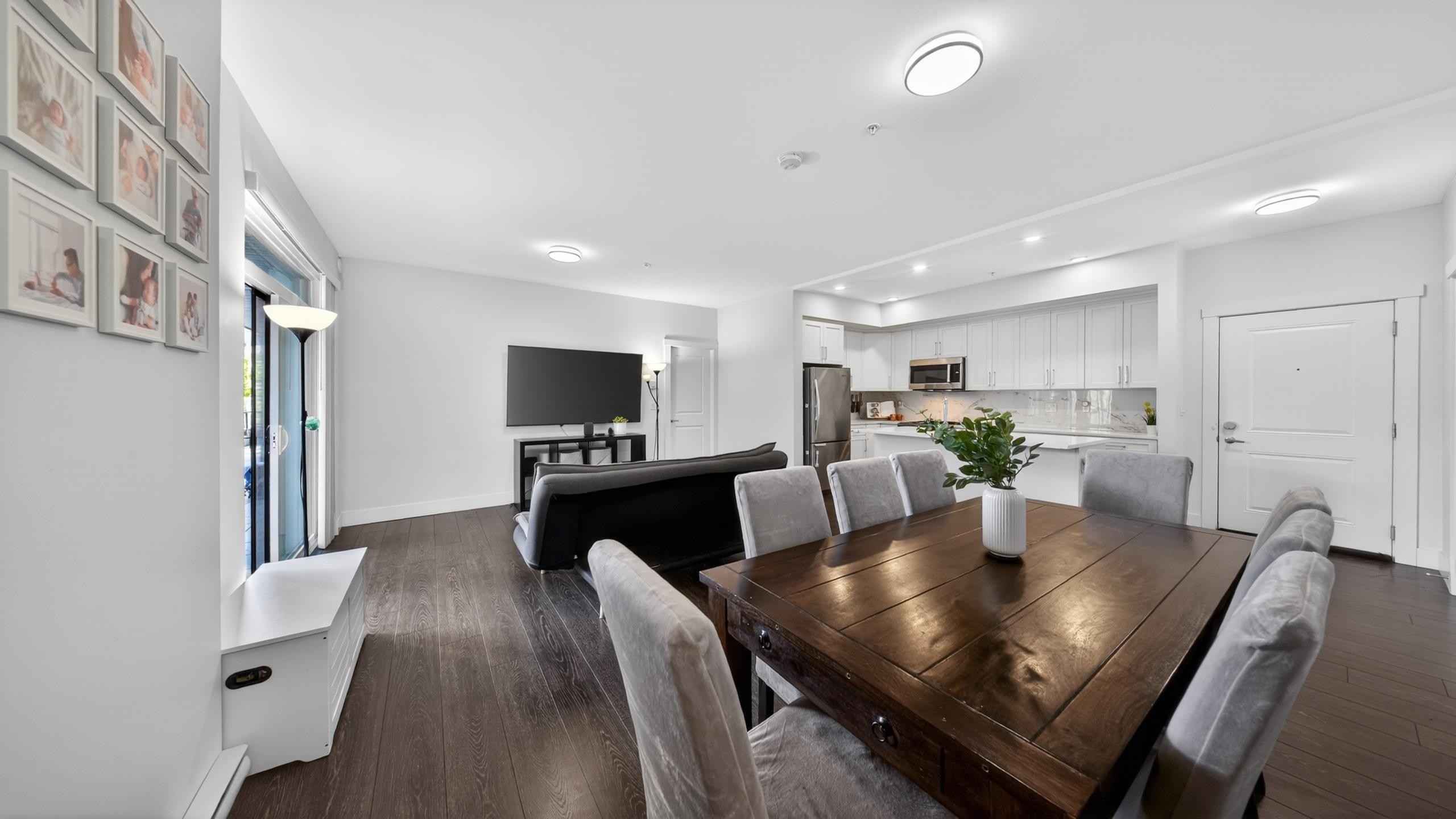 201-9983 E Barnston Drive Street, Surrey, BC
