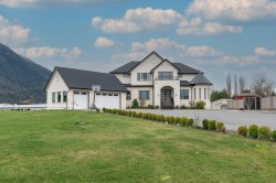 8528 Sylvester Road Mission, BC V2V 7K6