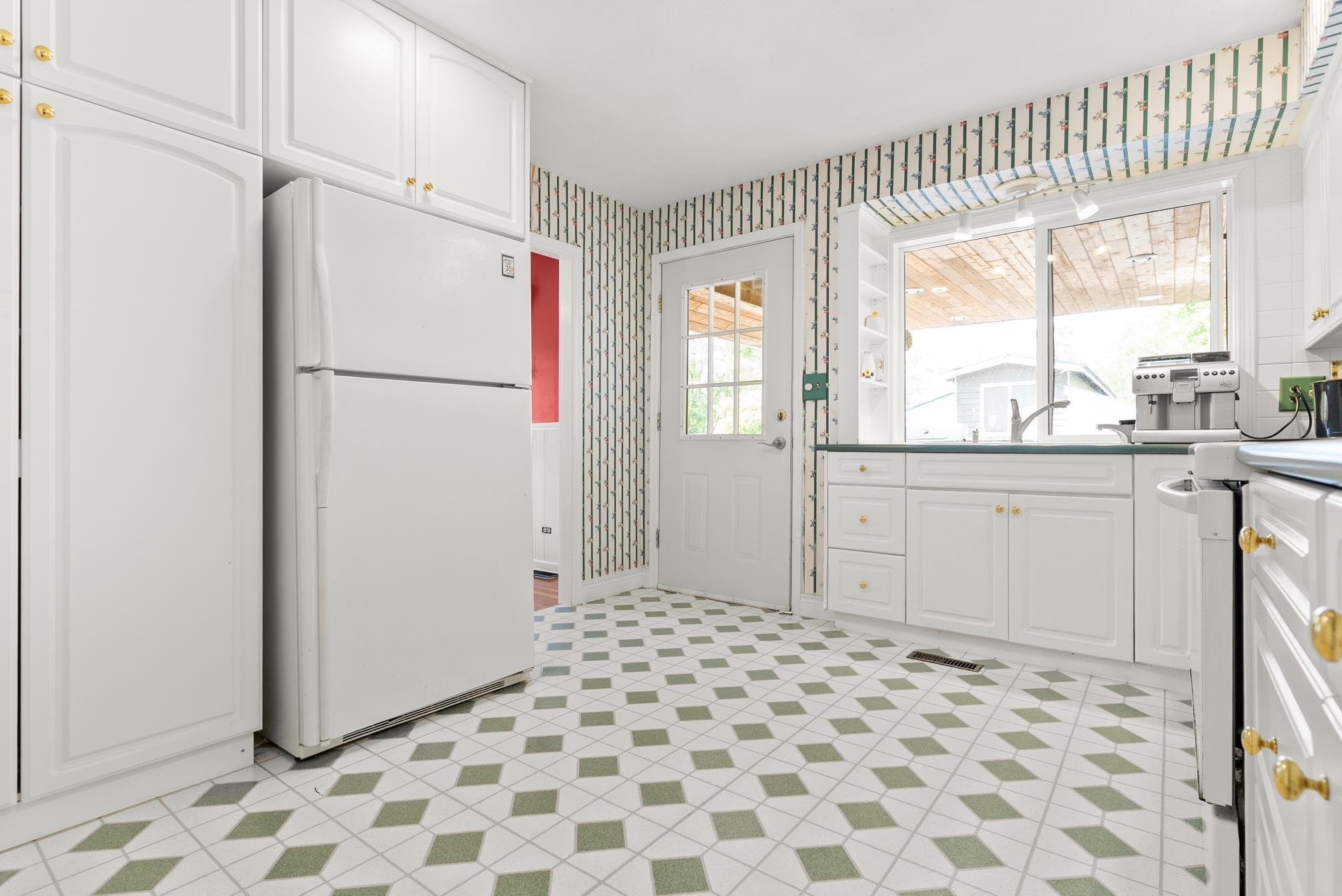 21415 0 Avenue, Langley, BC - Indoor Photo Showing Kitchen