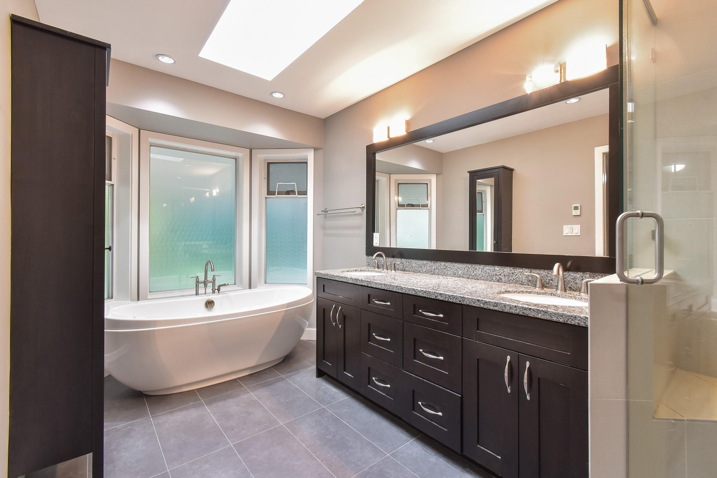 13056 22A Avenue, Surrey, BC - Indoor Photo Showing Bathroom