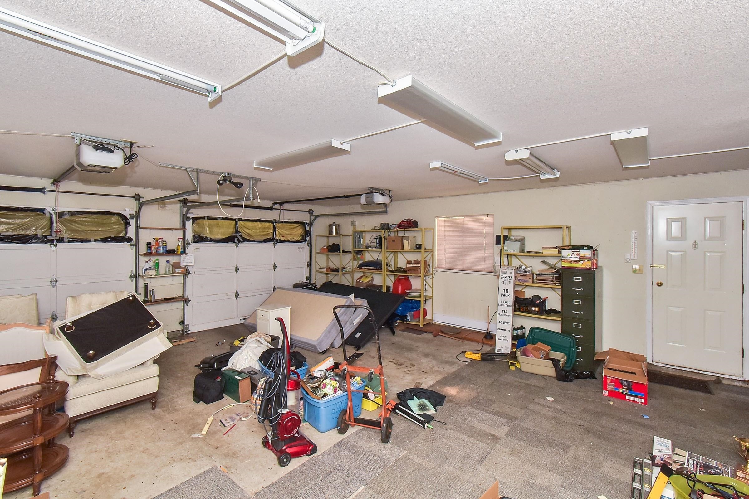 13056 22A Avenue, Surrey, BC - Indoor Photo Showing Garage