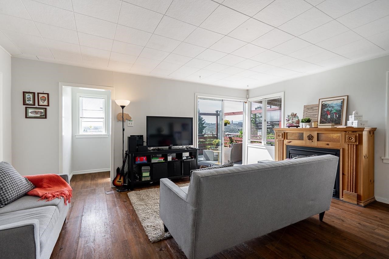 10482 125A Street, Surrey, BC - Indoor Photo Showing Living Room