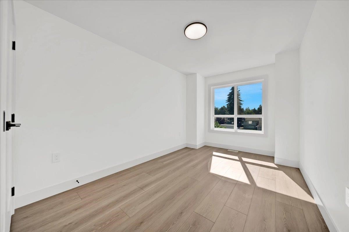102-10039 128 Street, Surrey, BC - Indoor