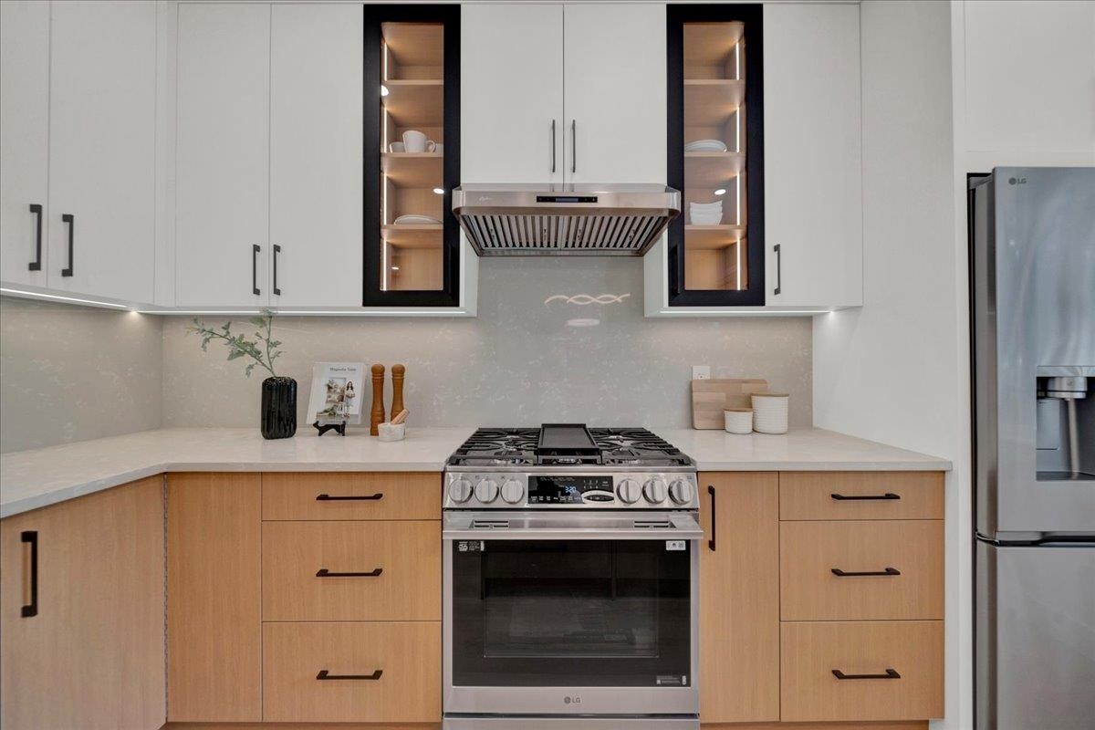 101-10039 128 Street, Surrey, BC - Indoor Photo Showing Kitchen