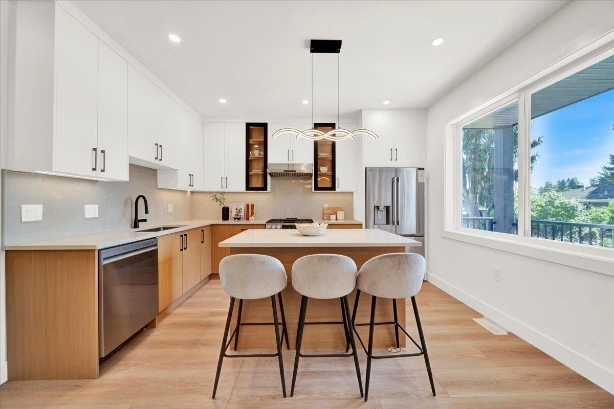 101-10039 128 Street, Surrey, BC - Indoor Photo Showing Kitchen With Upgraded Kitchen