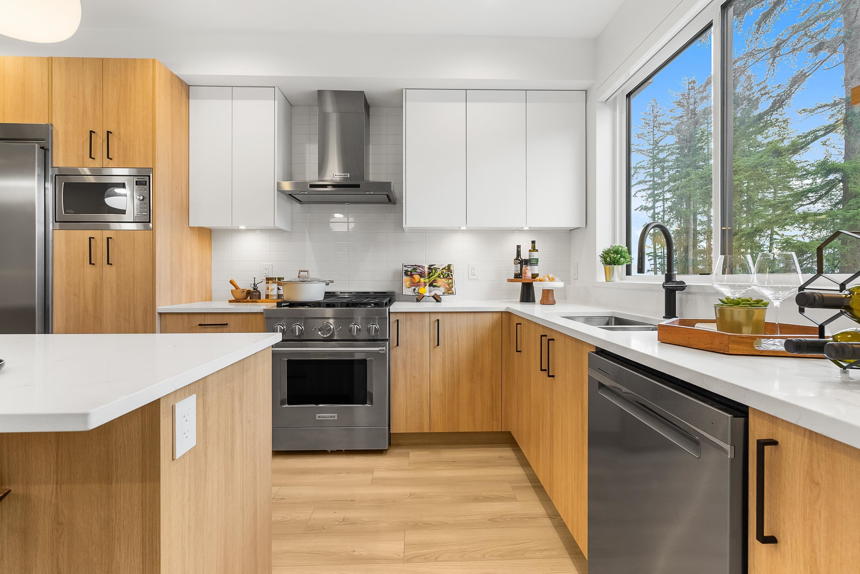 10-17538 100 Avenue, Surrey, BC