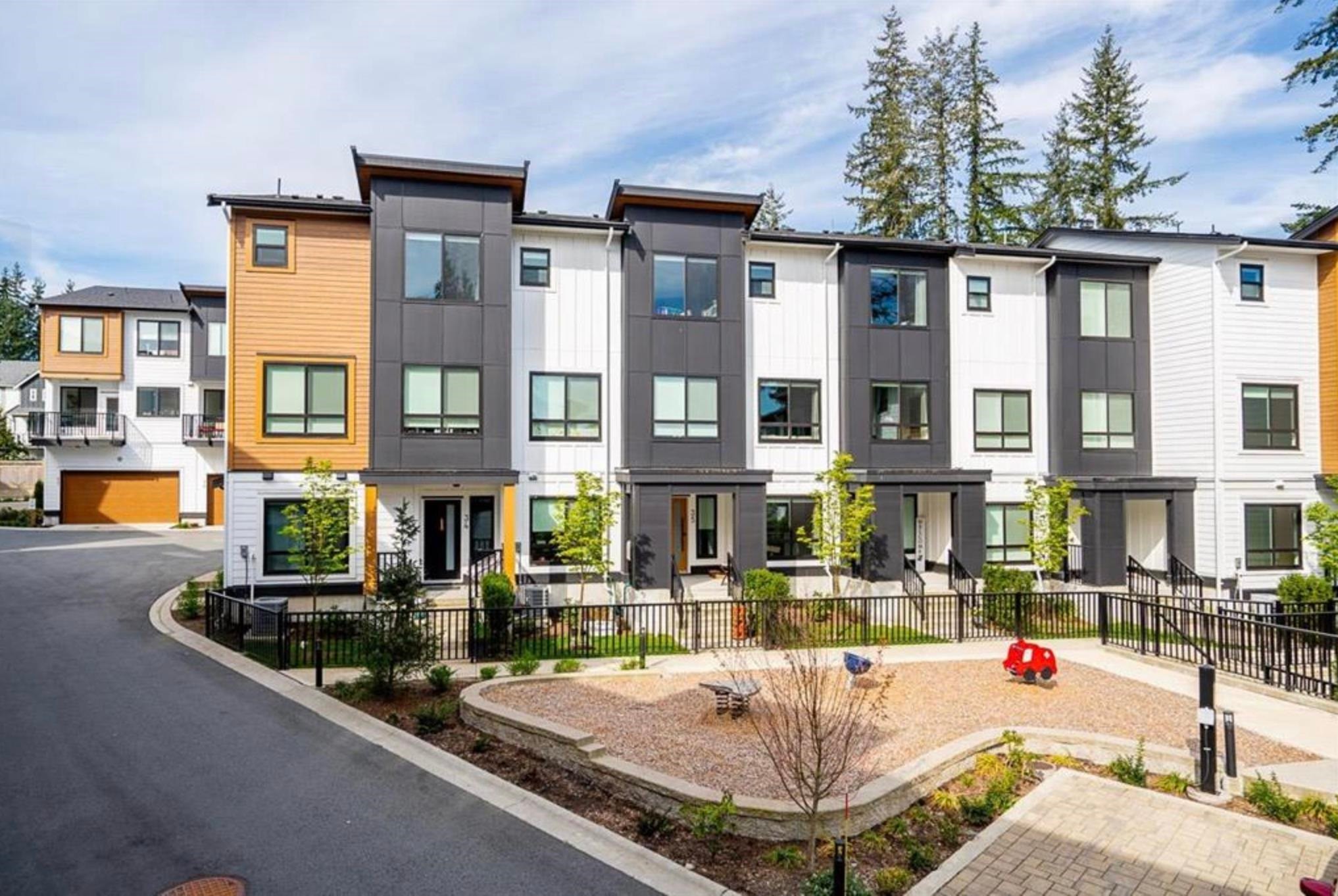 10-17538 100 Avenue, Surrey, BC