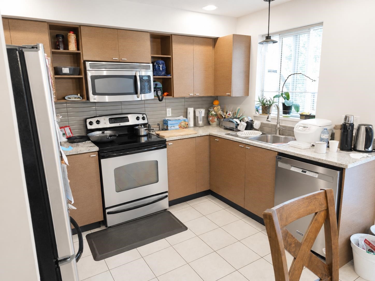 47-15833 26 Avenue, Surrey, BC - Indoor Photo Showing Kitchen With Double Sink