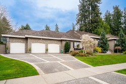 2318 Chantrell Park Drive Surrey, BC V4A 9W8