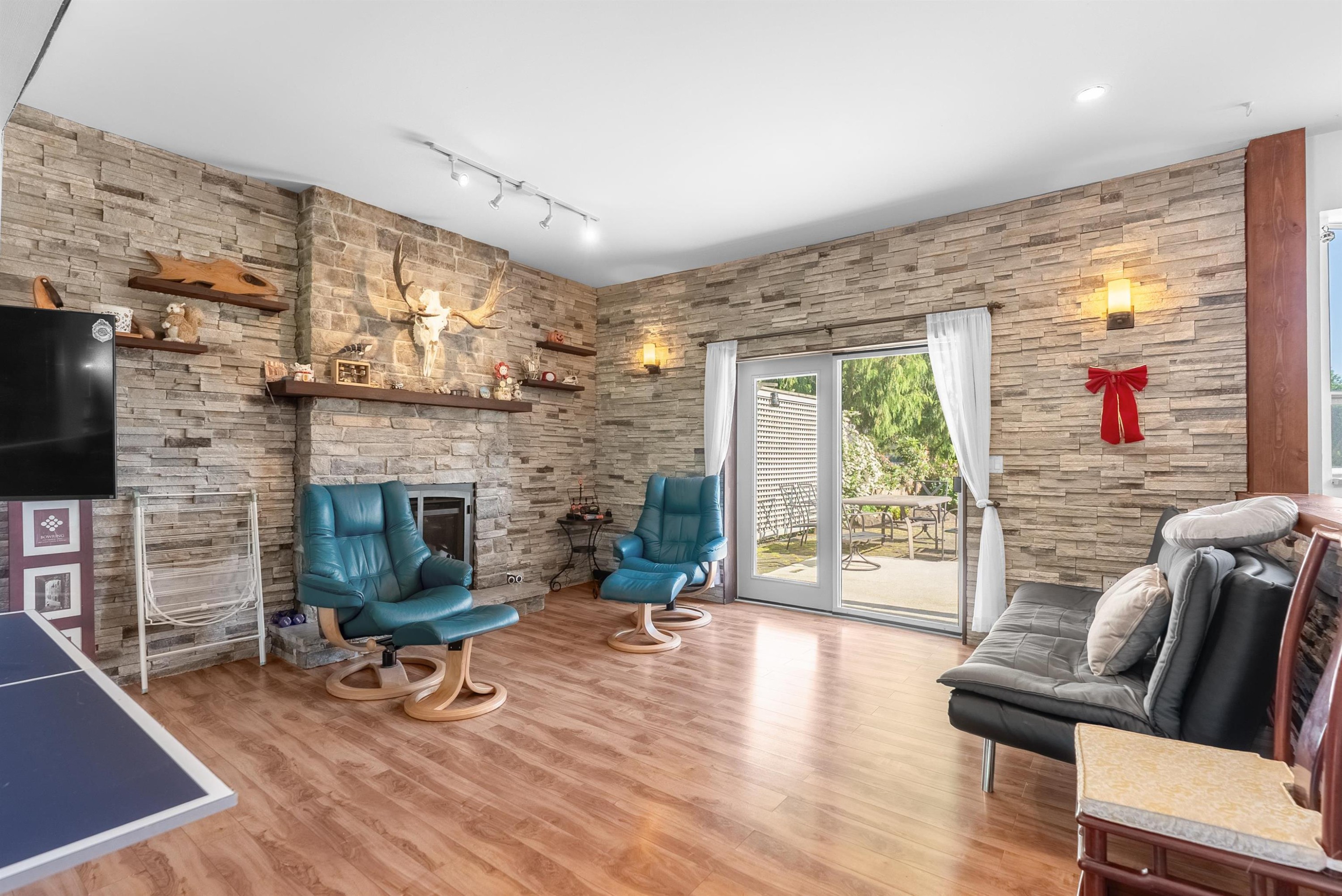 22019 Old Yale Road, Langley, BC - Indoor With Fireplace