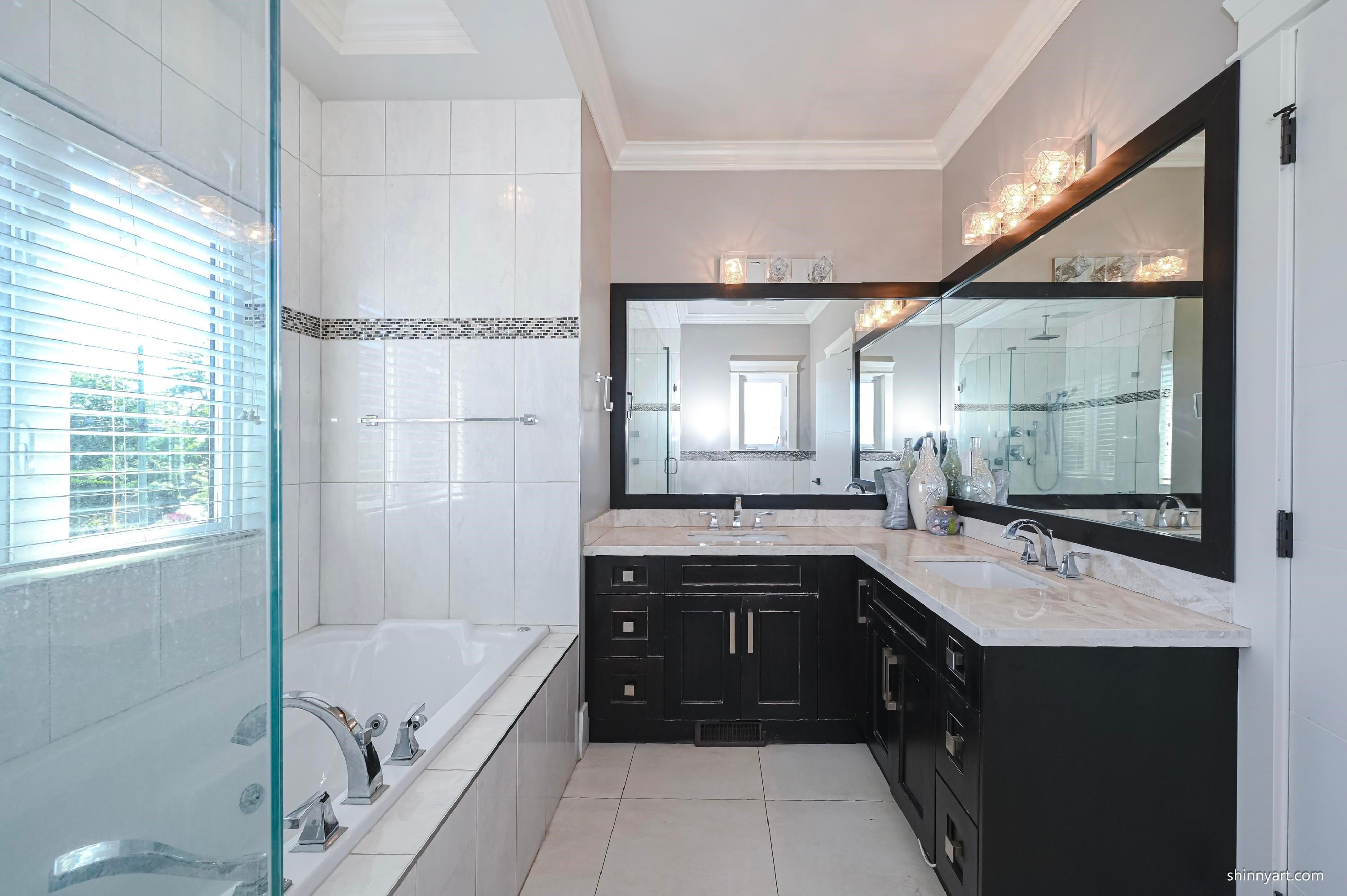 15807 Buena Vista Avenue, White Rock, BC